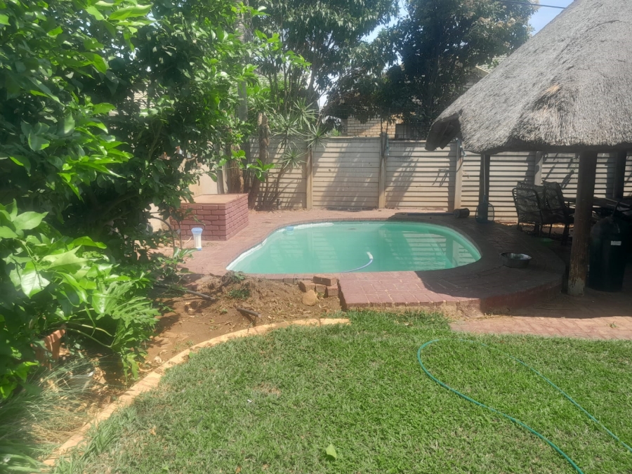 5 Bedroom Property for Sale in Heuwelsig North West